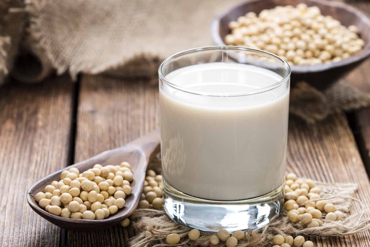 Mẹ bầu uống sữa đậu nành được không? Lời khuyên từ chuyên gia