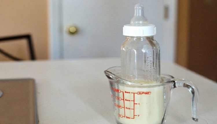 Cách hâm sữa mẹ đúng cách giúp giữ nguyên dưỡng chất